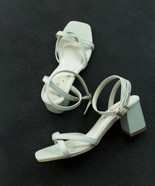 SESTO（セスト）の「ツイストストラップベアサンダル（サンダル・レディース・ブラック/グレイッシュベージュ/ミント/アイボリー/シルバー・LL/M/3L/L/S）」の4枚目の写真