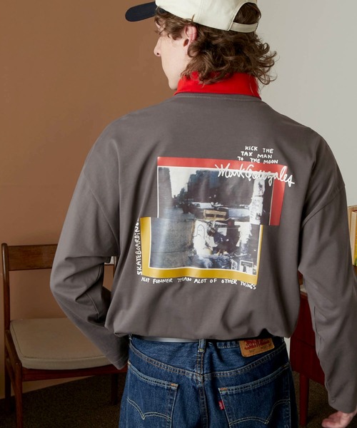Mark Gonzales（マーク・ゴンザレス）の「Mark Gonzales/マークゴンザレス EMMA CLOTHES別注 ビッグシルエットロゴ刺繍×バックプリント 長袖 Tee（Tシャツ/カットソー・メンズ・ベージュ系その他/グリーン系その他/ホワイト系その他2/ホワイト系その他3/ブラック系その他2/ブラック系その他3/ベージュ系その他2/ベージュ系その他3/グリーン系その他2/グリーン系その他3/ホワイト系その他/ブラック系その他/ホワイト系その他4/ブルー系その他/ブルー/ダークグレー/グレー系その他/ブラック系その他4・M/L）」の11枚目の写真