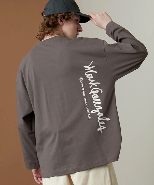 Mark Gonzales（マーク・ゴンザレス）の「Mark Gonzales/マークゴンザレス EMMA CLOTHES別注 ビッグシルエットロゴ刺繍×バックプリント 長袖 Tee（Tシャツ/カットソー・メンズ・ベージュ系その他/グリーン系その他/ホワイト系その他2/ホワイト系その他3/ブラック系その他2/ブラック系その他3/ベージュ系その他2/ベージュ系その他3/グリーン系その他2/グリーン系その他3/ホワイト系その他/ブラック系その他/ホワイト系その他4/ブルー系その他/ブルー/ダークグレー/グレー系その他/ブラック系その他4・M/L）」の10枚目の写真