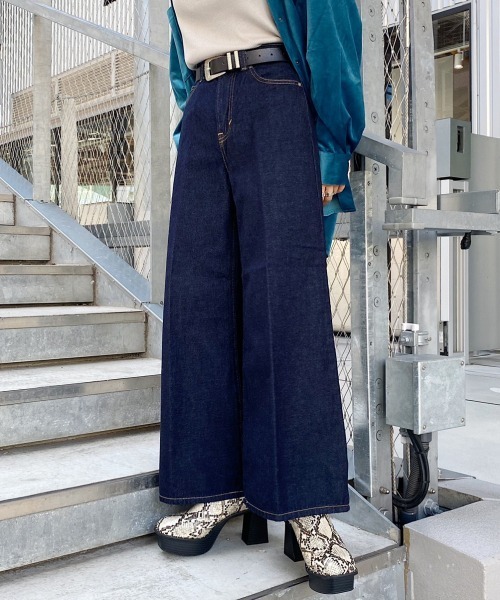 PAGEBOY（ページボーイ）の「【SOMETHING × PAGEBOY】別注DOLL FLARE（デニムパンツ・レディース・ブラック/インディゴブルー・25inch/26inch）」の3枚目の写真