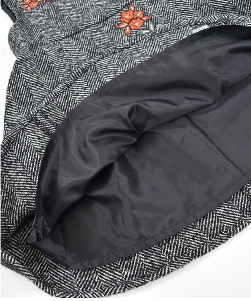 BeBe べべ　日本製フラワー刺繍ヘリンボーンワンピース 130cm【新品】 BeBe（ベベ）の「BeBe/日本製フラワー刺繍ヘリンボーン