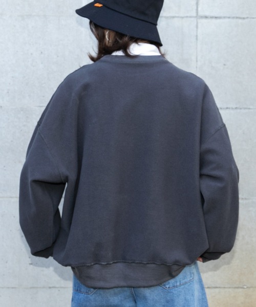 PairPair（ペアペア）の「ヘビーウェイトBIGロゴスウェット(ユニセックス)（スウェット・メンズ・ライトグレー/グリーン/スミクロ・MEDIUM/LARGE）」の6枚目の写真