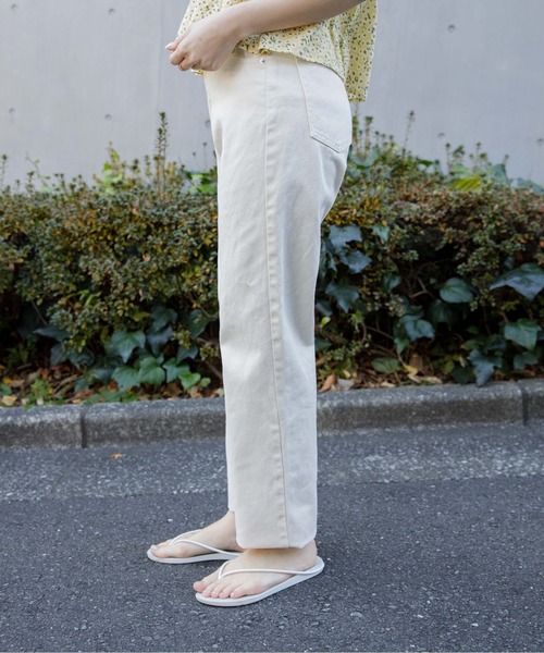 flower(フラワー)の「マインデニムパンツ3(デニムパンツ・レディース・アイボリー/ブラック・SMALL/MEDIUM)」の7枚目の写真