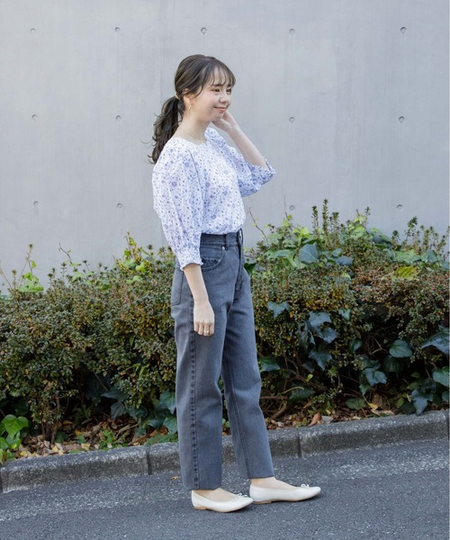 flower(フラワー)の「マインデニムパンツ3(デニムパンツ・レディース・アイボリー/ブラック・SMALL/MEDIUM)」の4枚目の写真