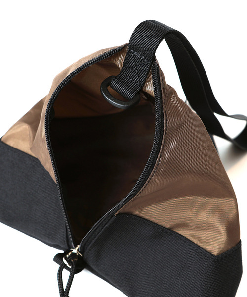 Drifter(ドリフター)の「TETRA POUCH/テトラポーチ(ハンドバッグ・レディース・ブラック×ブラック/ダークブラウン系1/ベージュ×ブラック/レオパード・FREE)」の10枚目の写真