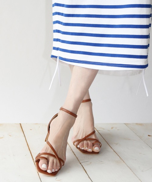 Fin（フィン）の「スクエアトゥセットバックヒールサンダル【低反発スポンジ入り】（サンダル・レディース・ブラック/キャメル/カーキ/ベージュ/ブロンズ・22.5cm/23.5cm/23cm/24.5cm/24cm）」の14枚目の写真