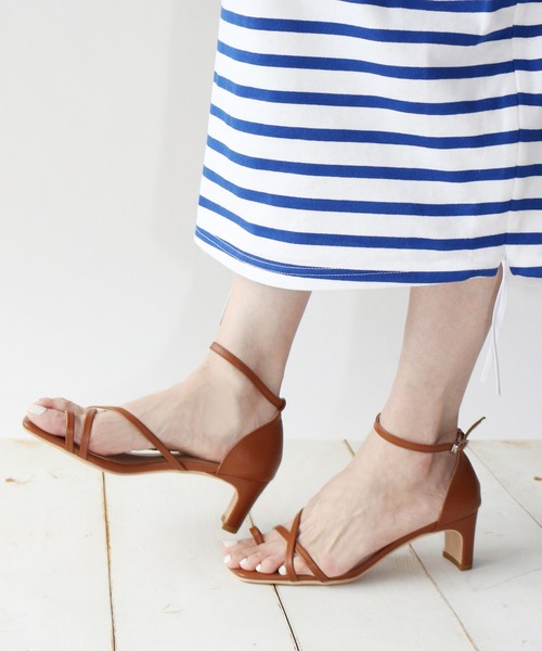 Fin（フィン）の「スクエアトゥセットバックヒールサンダル【低反発スポンジ入り】（サンダル・レディース・ブラック/キャメル/カーキ/ベージュ/ブロンズ・22.5cm/23.5cm/23cm/24.5cm/24cm）」の16枚目の写真