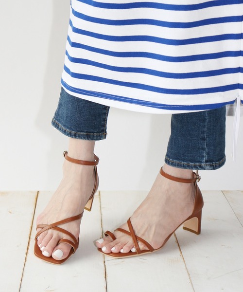 Fin（フィン）の「スクエアトゥセットバックヒールサンダル【低反発スポンジ入り】（サンダル・レディース・ブラック/キャメル/カーキ/ベージュ/ブロンズ・22.5cm/23.5cm/23cm/24.5cm/24cm）」の18枚目の写真