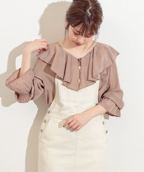 natural couture(ナチュラルクチュール)の「ラッフルVネックキャンディスリーブブラウス(シャツ/ブラウス・レディース・ブラック/ベージュ/オフホワイト・FREE)」の3枚目の写真