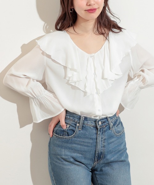natural couture(ナチュラルクチュール)の「ラッフルVネックキャンディスリーブブラウス(シャツ/ブラウス・レディース・ブラック/ベージュ/オフホワイト・FREE)」の2枚目の写真