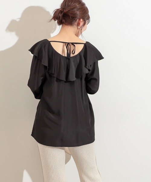 natural couture(ナチュラルクチュール)の「ラッフルVネックキャンディスリーブブラウス(シャツ/ブラウス・レディース・ブラック/ベージュ/オフホワイト・FREE)」の4枚目の写真