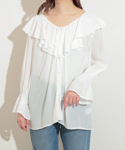 natural couture(ナチュラルクチュール)の「ラッフルVネックキャンディスリーブブラウス(シャツ/ブラウス・レディース・ブラック/ベージュ/オフホワイト・FREE)」の6枚目の写真
