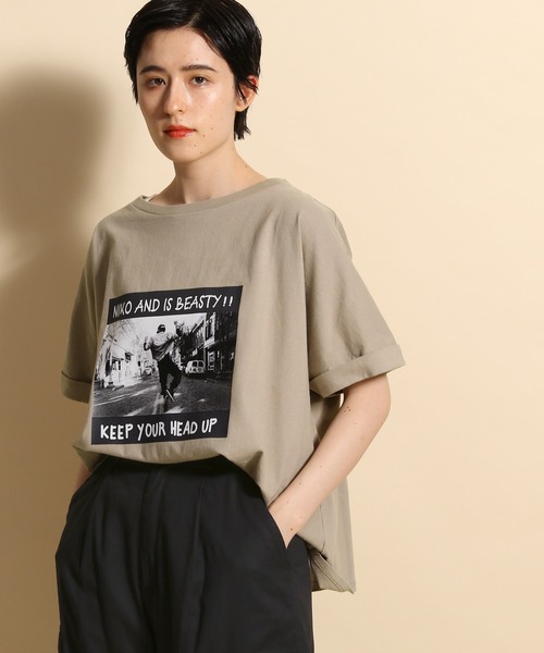 niko and...（ニコアンド）の「ジャケライクプリントTシャツ（Tシャツ/カットソー・レディース・ホワイト/ブラック/ベージュ・MEDIUM/LARGE）」の3枚目の写真