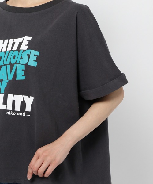 niko and...（ニコアンド）の「ジャケライクプリントTシャツ（Tシャツ/カットソー・レディース・ホワイト/ブラック/ベージュ・MEDIUM/LARGE）」の15枚目の写真