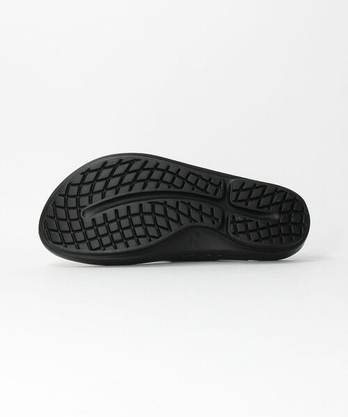 OOFOS（ウーフォス）の「＜OOFOS＞OOlala ウーララサンダル（サンダル・レディース・ブラック/ベージュ・6/8/7）」の6枚目の写真