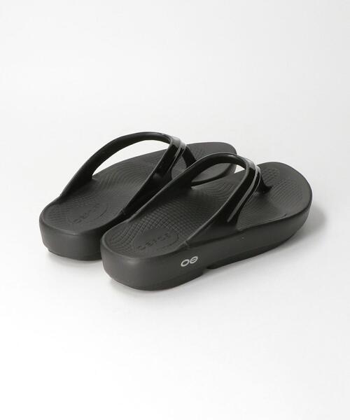 OOFOS（ウーフォス）の「＜OOFOS＞OOlala ウーララサンダル（サンダル・レディース・ブラック/ベージュ・6/8/7）」の5枚目の写真