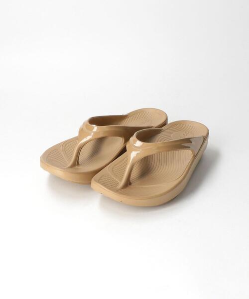 OOFOS（ウーフォス）の「＜OOFOS＞OOlala ウーララサンダル（サンダル・レディース・ブラック/ベージュ・6/8/7）」の11枚目の写真