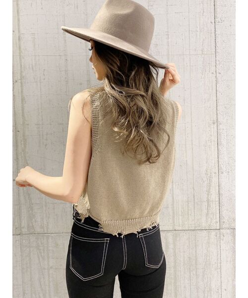 GYDA（ジェイダ）の「Vネックグラインダーニットベスト（ベスト・レディース・ブラック/ベージュ・FREE）」の16枚目の写真