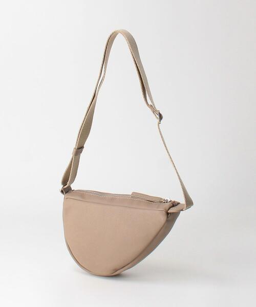 BEAUTY&YOUTH UNITED ARROWS(ビューティーアンドユースユナイテッドアローズ)の「BY レザー ハーフムーン ショルダーバッグ◆(ショルダーバッグ・レディース・ブラック/モカ・FREE)」の4枚目の写真