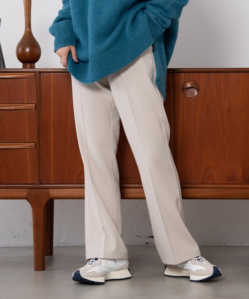 Auntie Rosa Holiday(アンティローザホリデー)の「センタープレスフレアスラックス(スラックス・レディース・ブラック/ネイビー/アイボリー/イエロー・SMALL/MEDIUM)」の8枚目の写真