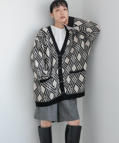 LOWRYS FARM（ローリーズファーム）の「ミドルＶネックカーディガンＬＳ　237845（カーディガン/ボレロ・レディース・グレー/グリーン/ブラック系その他/ブラウン系その他/ブラウン/ベージュ/ピンク・FREE）」の2枚目の写真