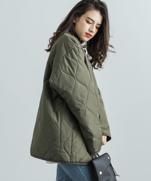 Rocky Monroe（ロッキーモンロー）の「オーバーサイズ 中綿ノーカラーミリタリージャケット フェイクレザー / コーデュロイ / ポリ（ダウンジャケット/コート・メンズ・ブラック/ベージュ/オフホワイト/オリーブ/ブラック系・M/L/XL）」の21枚目の写真