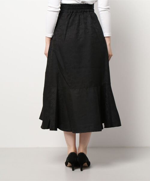 ANDGEEBEE（アンジービー）の「ジャガードラッフルフレアスカート（スカート・レディース・ブラック/ベージュ・MEDIUM）」の5枚目の写真