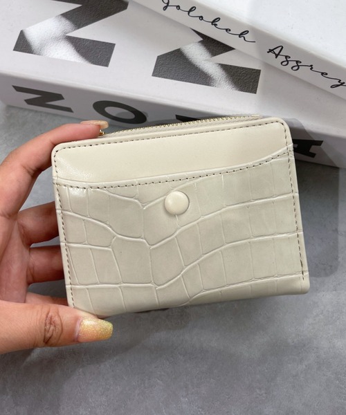 CLEA（クレア）の「二つ折りクロコ柄ミニウォレット（財布・レディース・ブラック/ダークグリーン/ブルー/レッド/ピンク/ベージュ/アイボリー・FREE）」の2枚目の写真