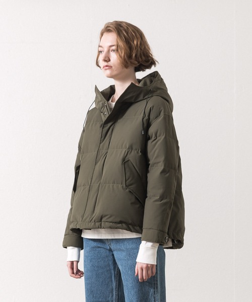 ALLUMER（アリュメール）の「2レイヤーショートモッズダウンジャケット（ダウンジャケット/コート・レディース・ブラック/カーキ/グレイッシュベージュ・1）」の19枚目の写真