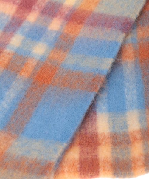 fifth（フィフス）の「チェック柄ボリュームマフラー（マフラー・レディース・ベージュ/パープル・FREE）」の6枚目の写真