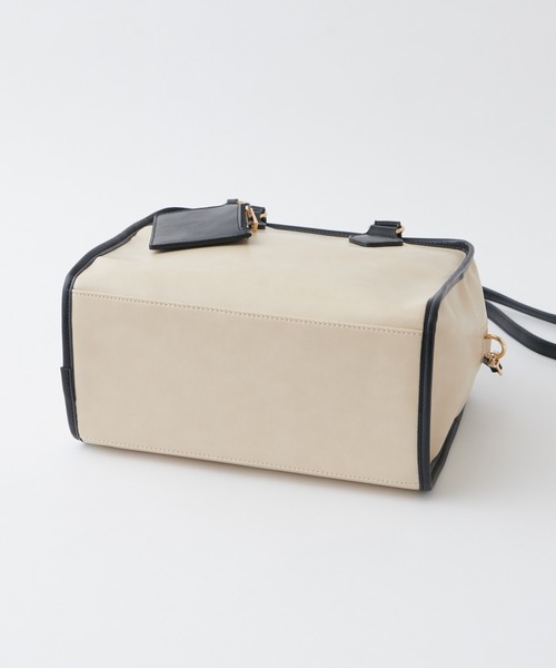 natural couture（ナチュラルクチュール）の「バイカラーボストンバッグ（ボストンバッグ・レディース・アイボリー/ブラック/ブラウン・FREE）」の6枚目の写真