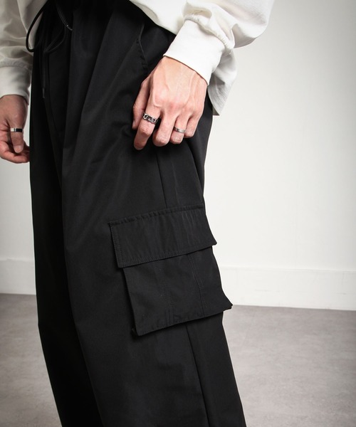 UNCORD（アンコード）の「【UNCORD】BALLOON WIDE LOOSER CARGOPANTS/バルーンワイドルーザー　カーゴパンツ（カーゴパンツ・メンズ・ブラック/カーキ/ベージュ・MEDIUM/LARGE/X-LARGE）」の12枚目の写真