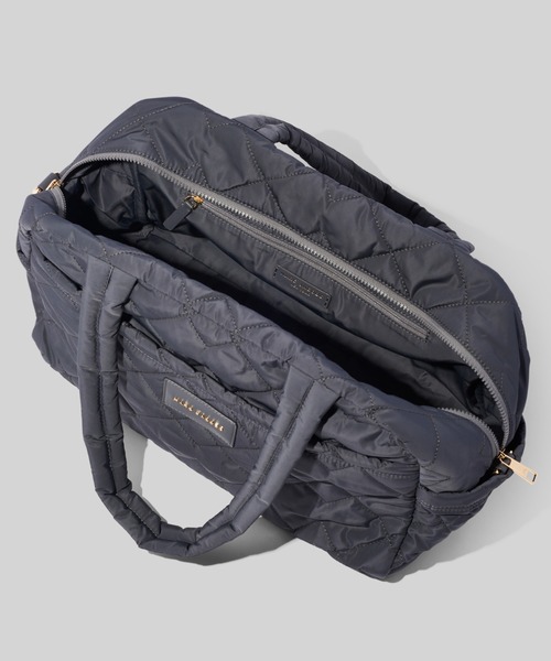 MARC JACOBS（マークジェイコブス）の「【オンライン限定】QUILTED NYLON LARGE WEEKENDER/キルテッド ナイロン ラージ ウィークエンダー（ボストンバッグ・レディース・その他・ONE SIZE）」の5枚目の写真