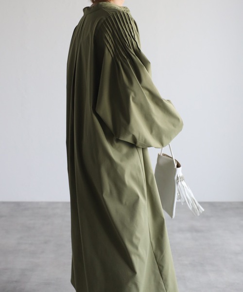 r.（アールドット）の「シャークスキンピンタックワンピース（シャツワンピース・レディース・ブラック/ベージュ/アイボリー/ライトカーキ・FREE）」の17枚目の写真