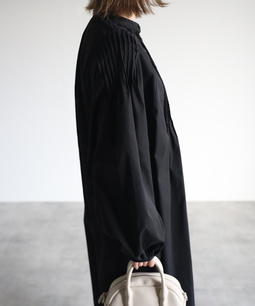 r.（アールドット）の「シャークスキンピンタックワンピース（シャツワンピース・レディース・ブラック/ベージュ/アイボリー/ライトカーキ・FREE）」の21枚目の写真