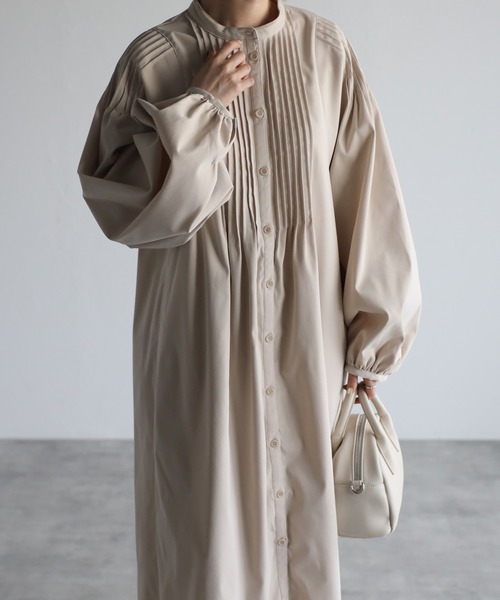 r.（アールドット）の「シャークスキンピンタックワンピース（シャツワンピース・レディース・ブラック/ベージュ/アイボリー/ライトカーキ・FREE）」の13枚目の写真