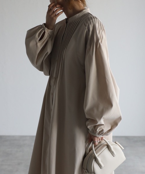 r.（アールドット）の「シャークスキンピンタックワンピース（シャツワンピース・レディース・ブラック/ベージュ/アイボリー/ライトカーキ・FREE）」の16枚目の写真