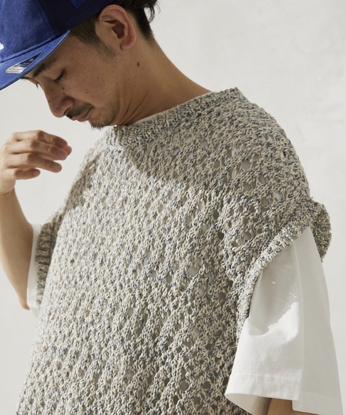 JOURNAL STANDARD relume(ジャーナルスタンダード レリューム)の「テープヤーンダイ ニットベスト(ベスト・メンズ・キナリ/グリーン/ライトブルー・MEDIUM/LARGE)」の7枚目の写真