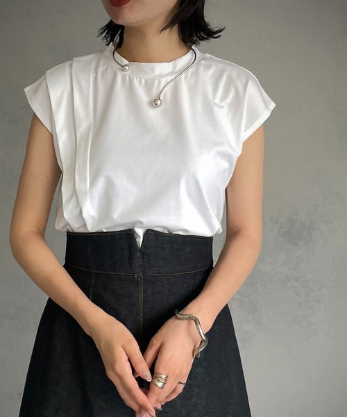 &g'aime(アンジェム)の「【&g’aime】アシンメトリーサイドタックトップス(Tシャツ/カットソー・レディース・ホワイト/チャコールグレー/グレイッシュベージュ・FREE)」の4枚目の写真