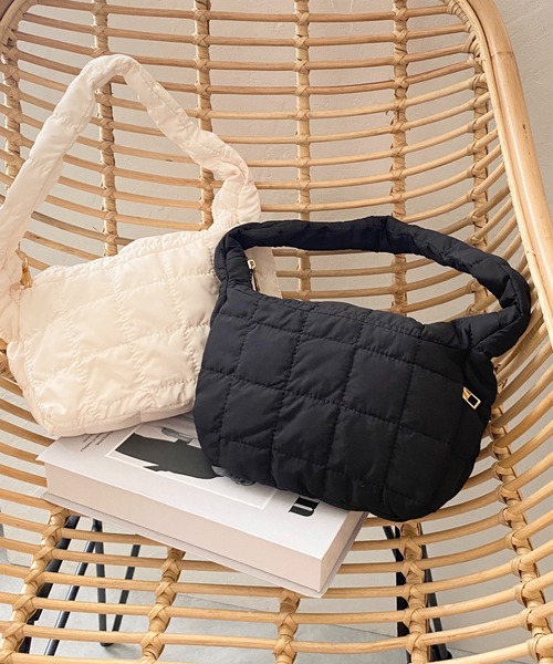 She's Closet（シーズクローゼット）の「キルティング半月型ミニワンハンドルバッグ（ハンドバッグ・レディース・ホワイト/オレンジ/ブラック・FREE）」の3枚目の写真