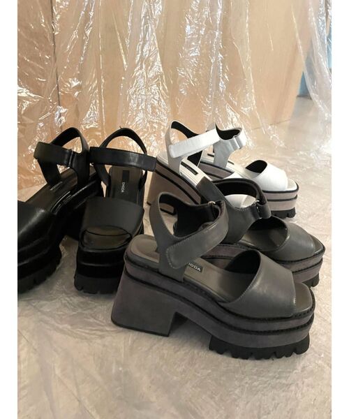 EMODA（エモダ）の「タンクバルキーサンダル（サンダル・レディース・ホワイト/ブラック/グレー・SMALL/MEDIUM/LARGE）」の4枚目の写真