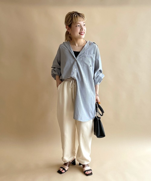 w closet（ダブルクローゼット）の「刺繍入りオープンスリーブシャツ（シャツ/ブラウス・レディース・ブラウン/サックスブルー/ブラック×ホワイト/オフホワイト・FREE）」の19枚目の写真