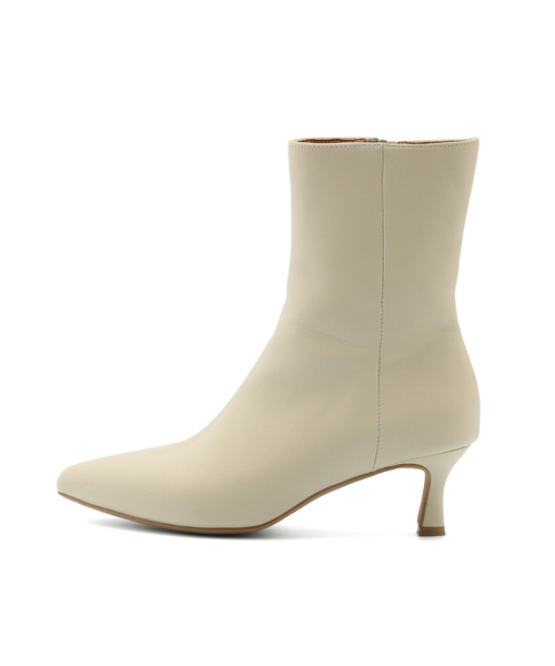 Juze（ジュゼ）の「【生活防水・抗菌防臭】リサイクルレザーポインテッドミドルブーツ【sustainable】（ブーツ・レディース・ブラック/キナリ/ブラウン・L/M/S）」の7枚目の写真