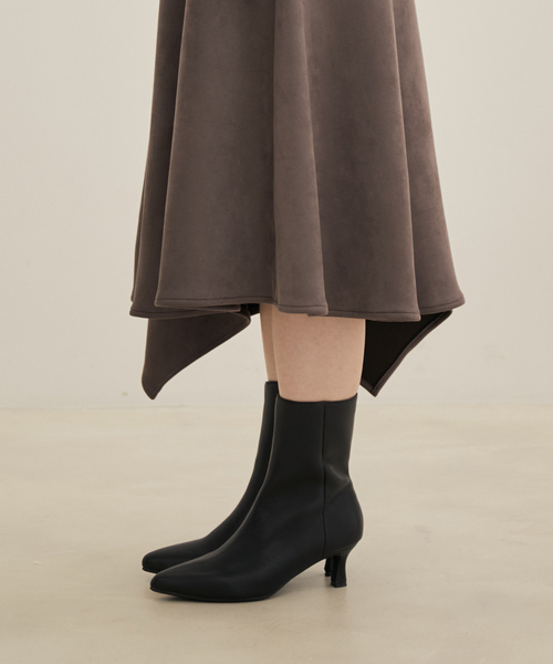 Juze（ジュゼ）の「【生活防水・抗菌防臭】リサイクルレザーポインテッドミドルブーツ【sustainable】（ブーツ・レディース・ブラック/キナリ/ブラウン・L/M/S）」の12枚目の写真