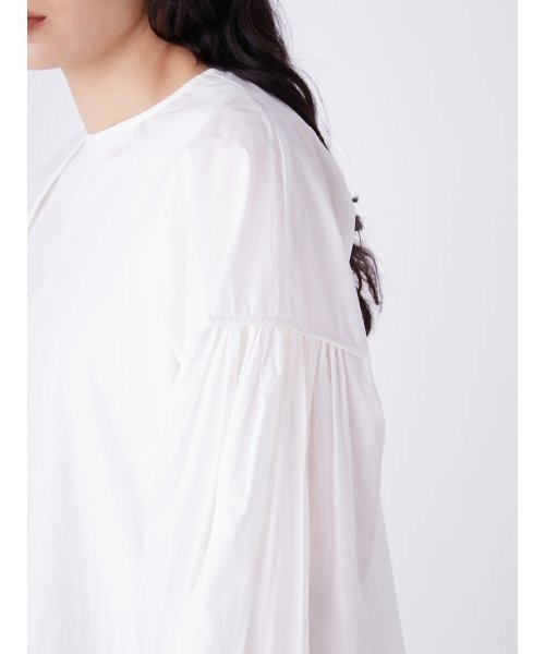 Mila Owen（ミラオーウェン）の「タックデザインラグランスリーブ