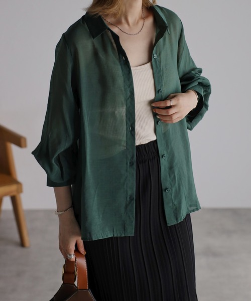Yucca(ユッカ)の「タック袖シアーシャツ(シャツ/ブラウス・レディース・ダークグリーン/ホワイト/モカ・MEDIUM/LARGE)」の3枚目の写真