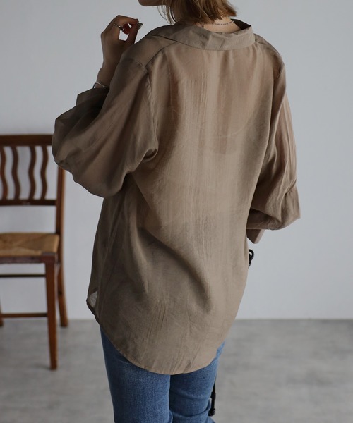 Yucca(ユッカ)の「タック袖シアーシャツ(シャツ/ブラウス・レディース・ダークグリーン/ホワイト/モカ・MEDIUM/LARGE)」の7枚目の写真
