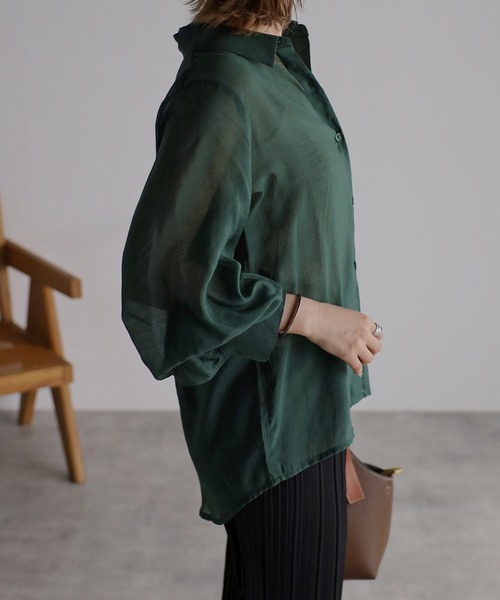 Yucca(ユッカ)の「タック袖シアーシャツ(シャツ/ブラウス・レディース・ダークグリーン/ホワイト/モカ・MEDIUM/LARGE)」の19枚目の写真
