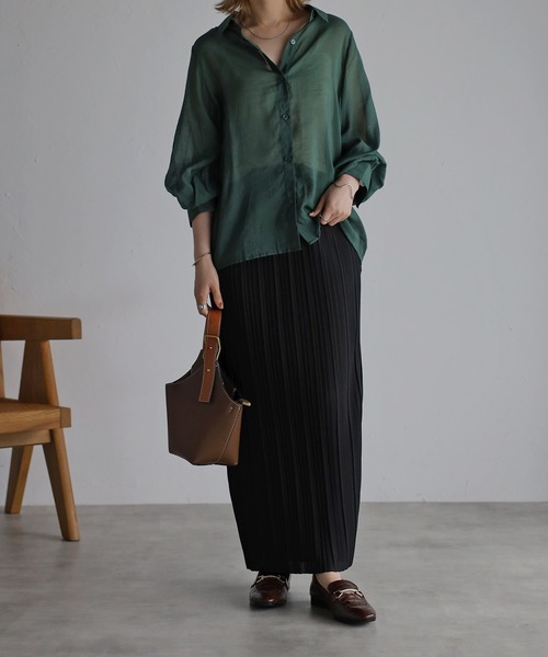 Yucca(ユッカ)の「タック袖シアーシャツ(シャツ/ブラウス・レディース・ダークグリーン/ホワイト/モカ・MEDIUM/LARGE)」の8枚目の写真