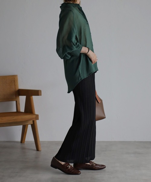 Yucca(ユッカ)の「タック袖シアーシャツ(シャツ/ブラウス・レディース・ダークグリーン/ホワイト/モカ・MEDIUM/LARGE)」の17枚目の写真